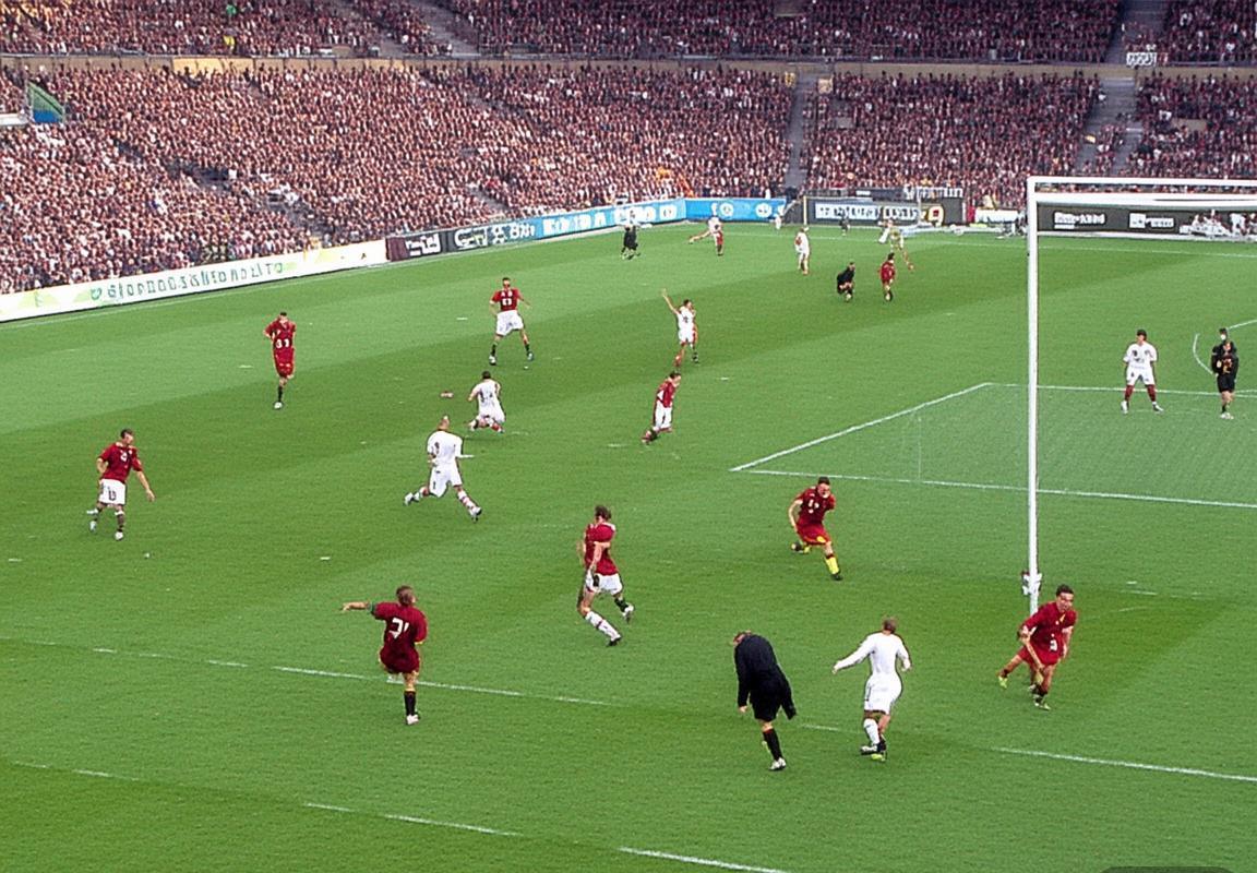 2006年罗马VS皇马巅峰对决：战术解析与经典回顾(图4)