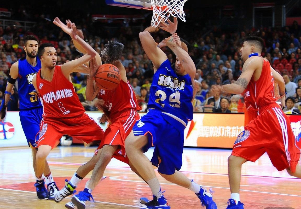 北京新疆季后赛对决：速度与内线激战